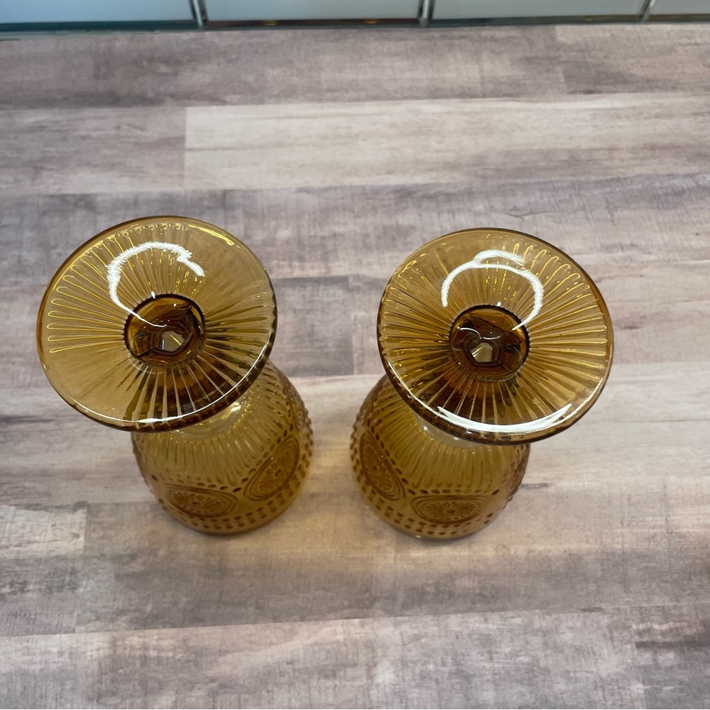 Set of 2 Amber Glass Goblets 10 oz Stemmed Cup Medallion Design Embossed - Picture 4 of 7